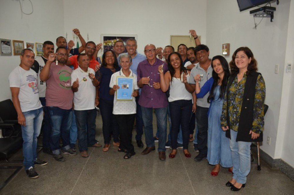 Prefeito Joaquim Neto entrega chaves de quiosques da Praça J.J. Seabra