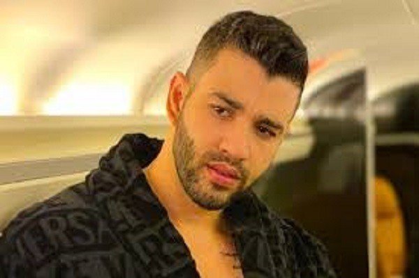 Gusttavo Lima irá reformar casa de garoto que foi humilhado por vender cremosinho