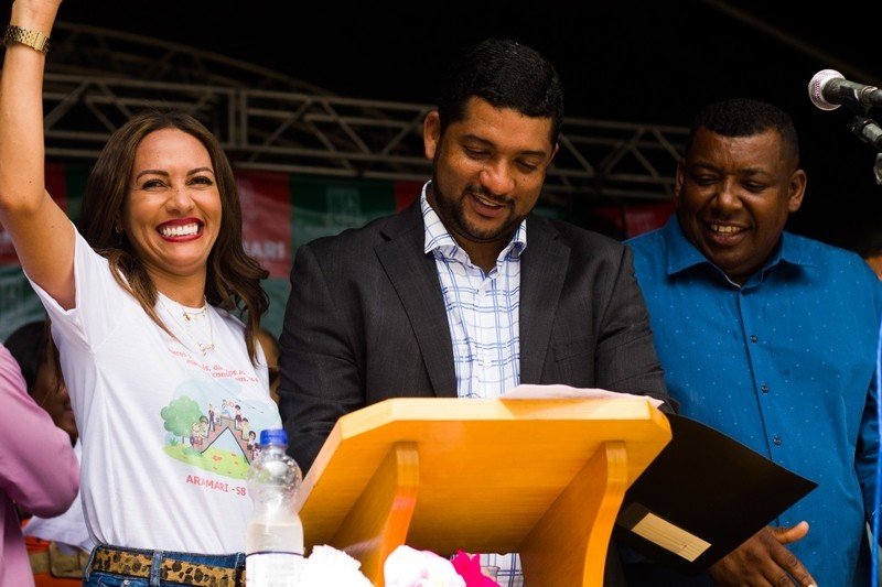População de Aramari comemora mais beneficios conquistados pelo prefeito Fidel