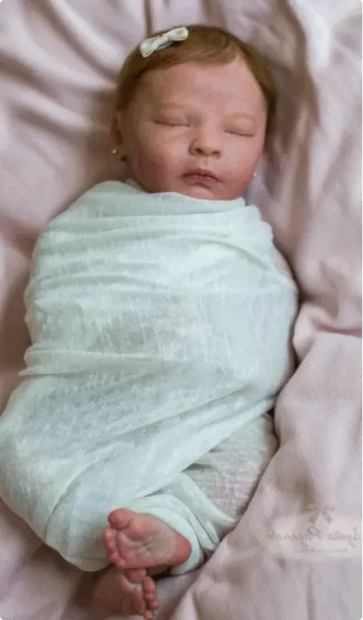 Mulher tenta vacinar bebê reborn em UBS para postar vídeo nas redes e ainda causa confusão ao ter pedido negado