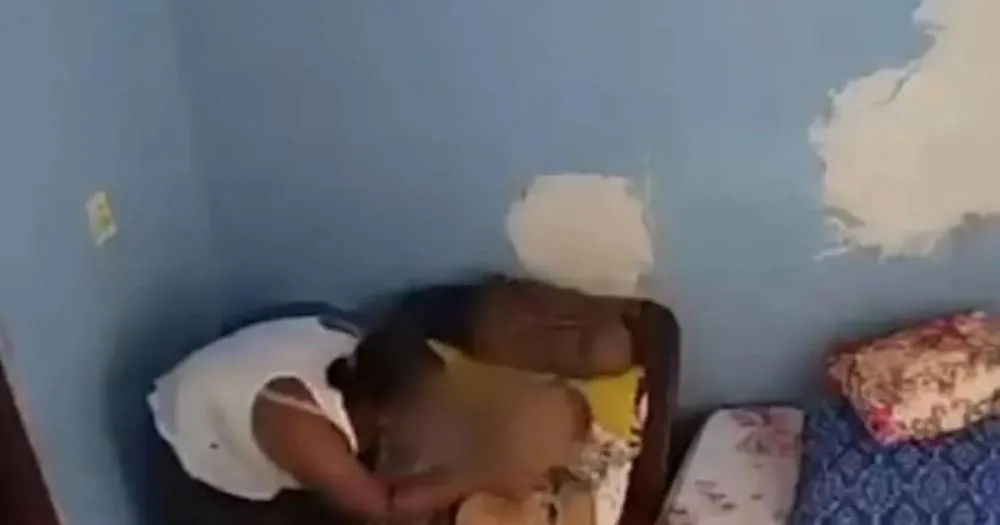 Mulher é presa por maus-tratos a idosa na Bahia após vídeo revelar agressões