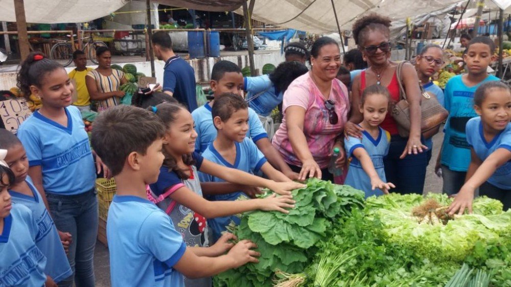 Conscientização sustentável: Estudantes da rede municipal e do CETASS realizam visita à Central de Abastecimento