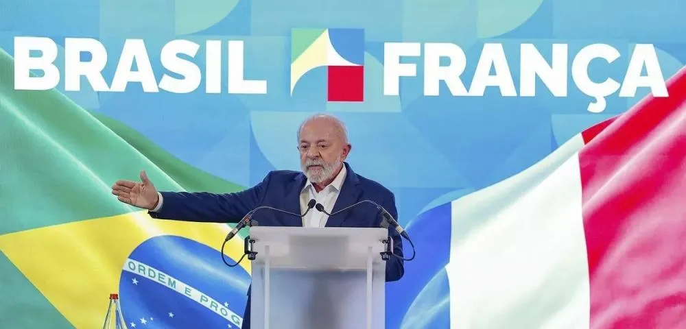Investimentos franceses no Brasil podem chegar a R$ 100 bilhões, diz Lula em Paris