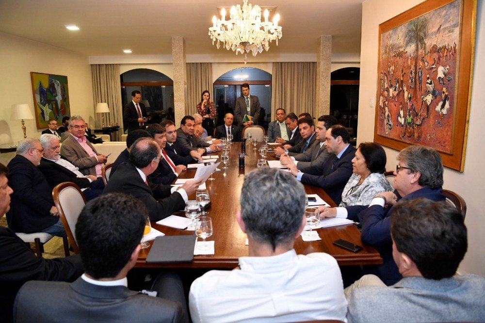 Megaleilão do pré-sal precisa fazer justiça social a estados e municípios, diz Rui em Brasília