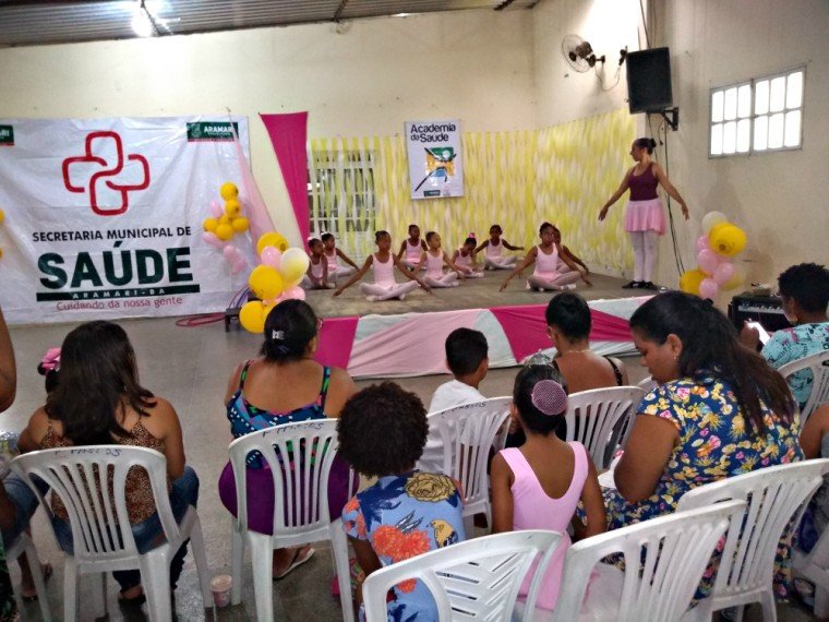 Aula de balé aberta ao público foi um espetáculo de beleza e muita fofura em Aramari