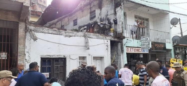 Marquise desaba e deixa nove feridos no centro de Candeias
