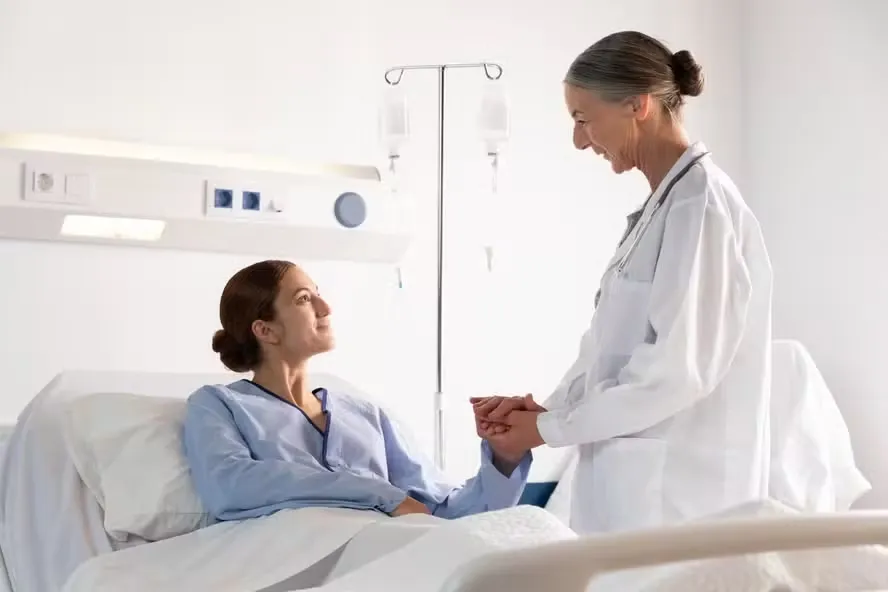 Globalmente, os casos de tumores de mama, tireoide e colo do útero subiram 26% entre pessoas de 20 a 39 anos em 2022, em comparação a 2012 — Foto: Freepik