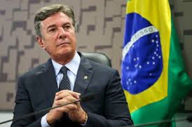 Senador Fernando Collor é alvo de operação da Polícia Federal de combate à lavagem de dinheiro