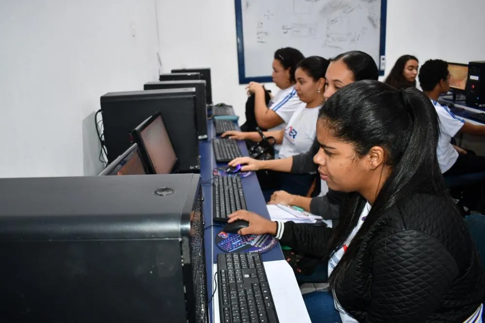 Prefeitura de Alagoinhas oferece curso gratuito de Informática Básica para beneficiários do Bolsa Família em ação de inclusão digital e profissional