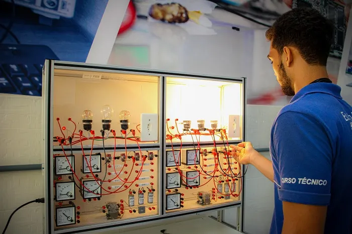 SENAI oferece vagas remanescentes gratuitas em cursos técnicos presenciais e semipresenciais na Bahia
