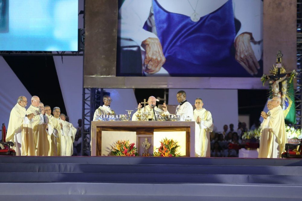 Homenagem a Santa Dulce dos Pobres lota Fonte Nova e fortalece o turismo religioso