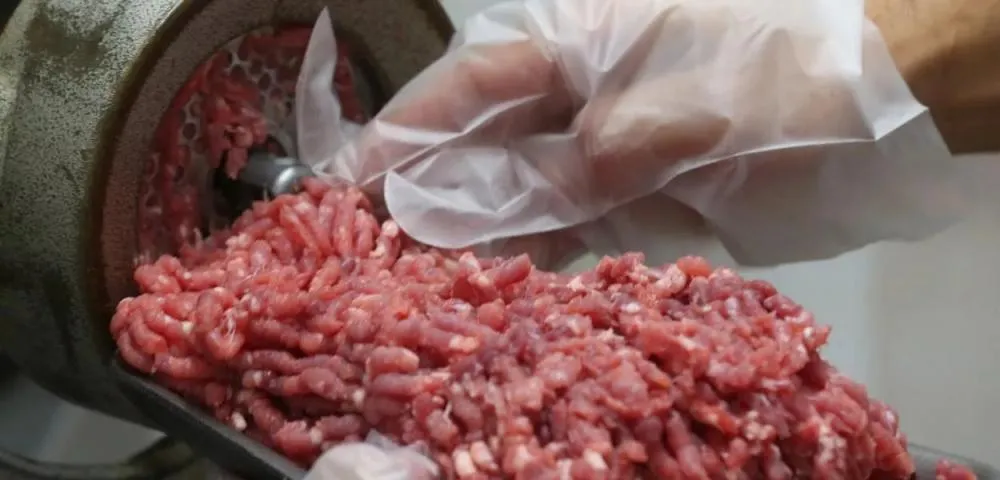 Tarifaço de Trump já derruba preço da carne e da fruta no Brasil; café dispara