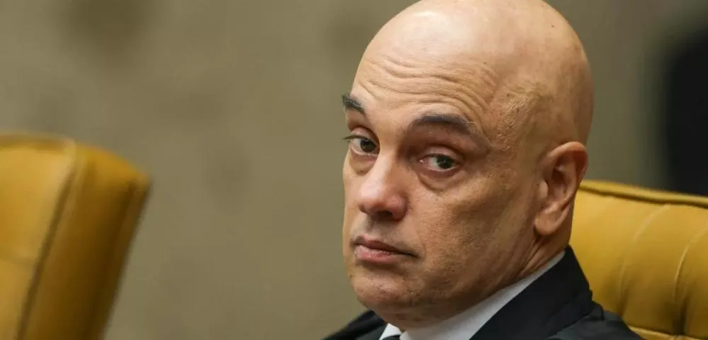 Moraes proíbe visita de filhos a Bolsonaro durante prisão domiciliar