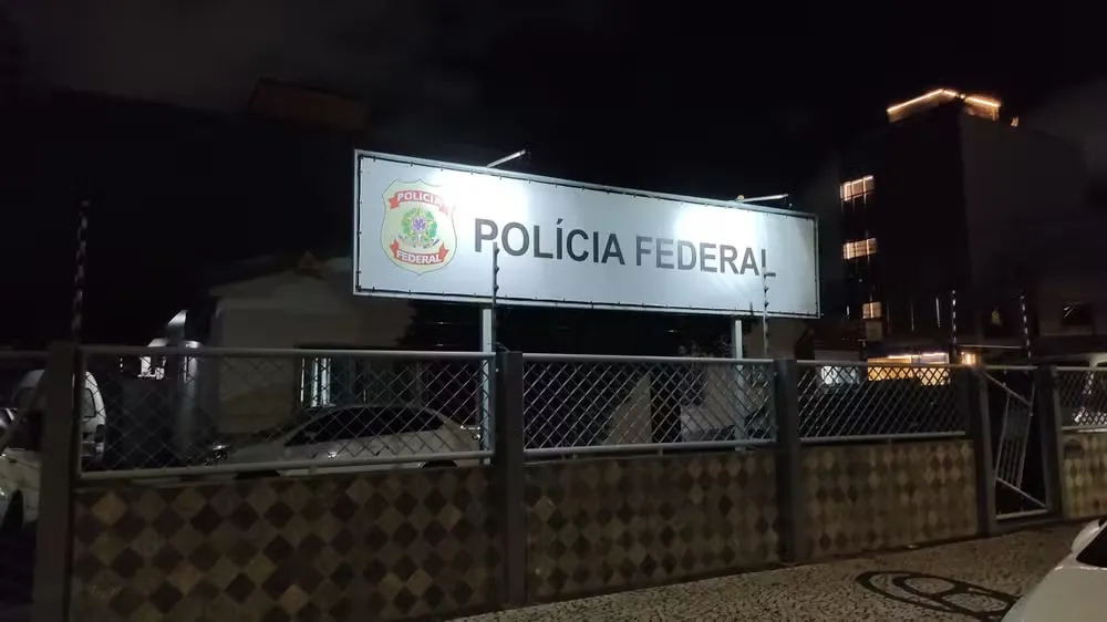 Policial e gerente bancário são alvos de operação da Polícia Federal contra fraudes em bancos na Bahia