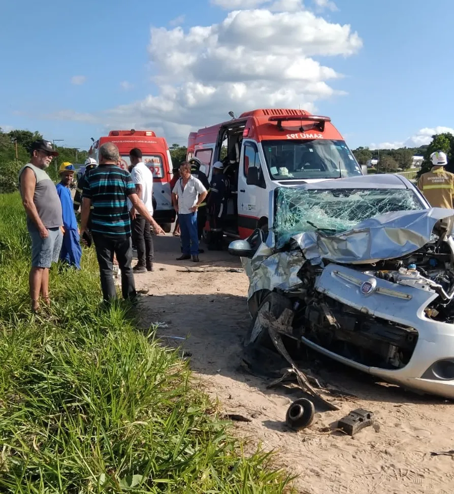 Grave acidente na BR-110 mobiliza SAMU e Bombeiros em Alagoinhas