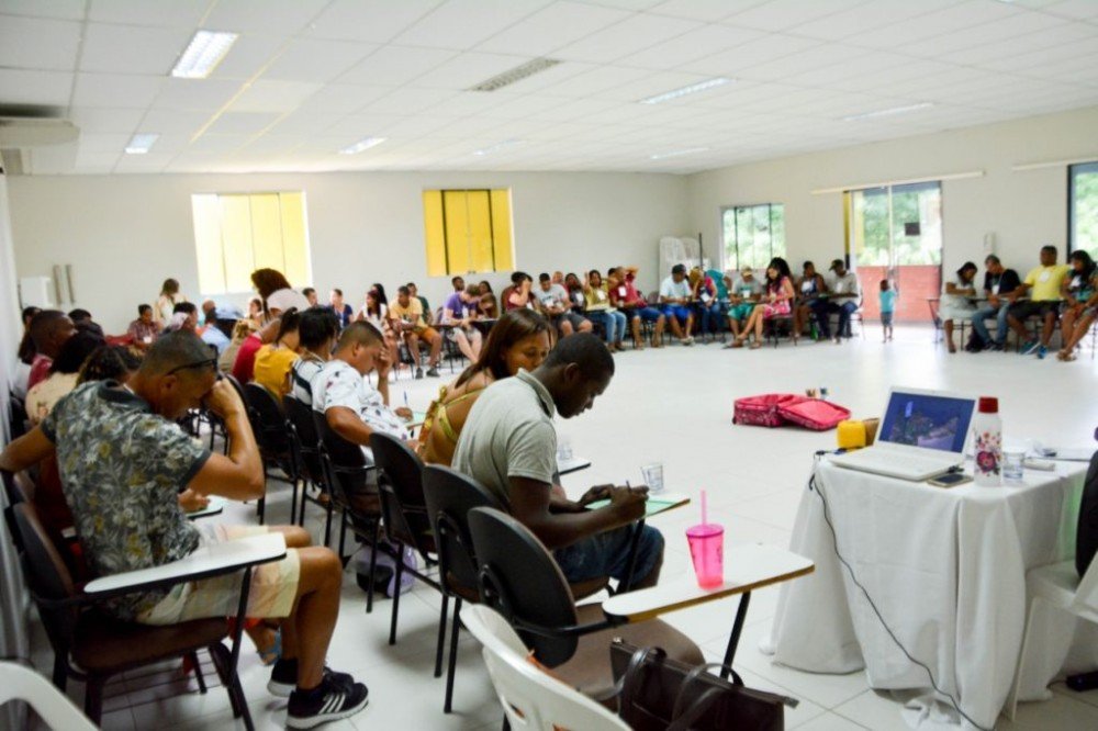 Casais se preparam para a cerimônia do Casamento Social promovido pela Prefeitura