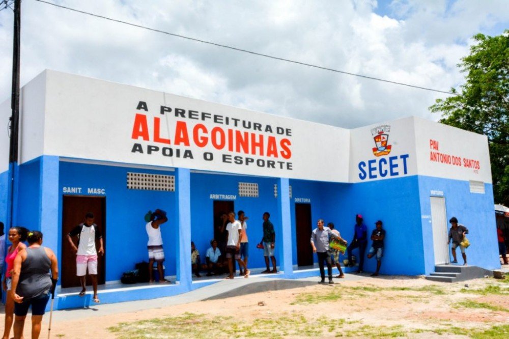 Incentivo ao esporte: Prefeitura entrega vestiários e sanitários do campo de bola de Riacho da Guia, que conta agora com nova estrutura
