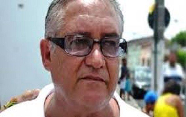 Ex-prefeito de Pojuca é denunciado ao MP-BA por irregularidades em contratos de transporte escolar