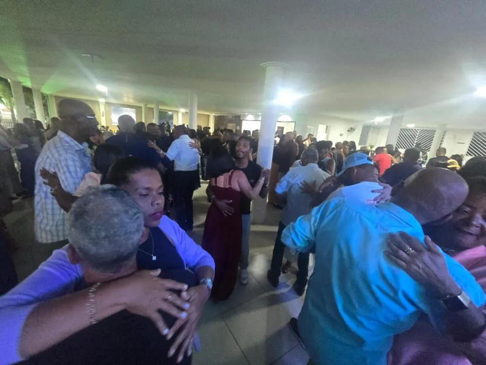 Baile da Melhor Idade: Alagoinhas celebra a vida com música, organização e público diverso