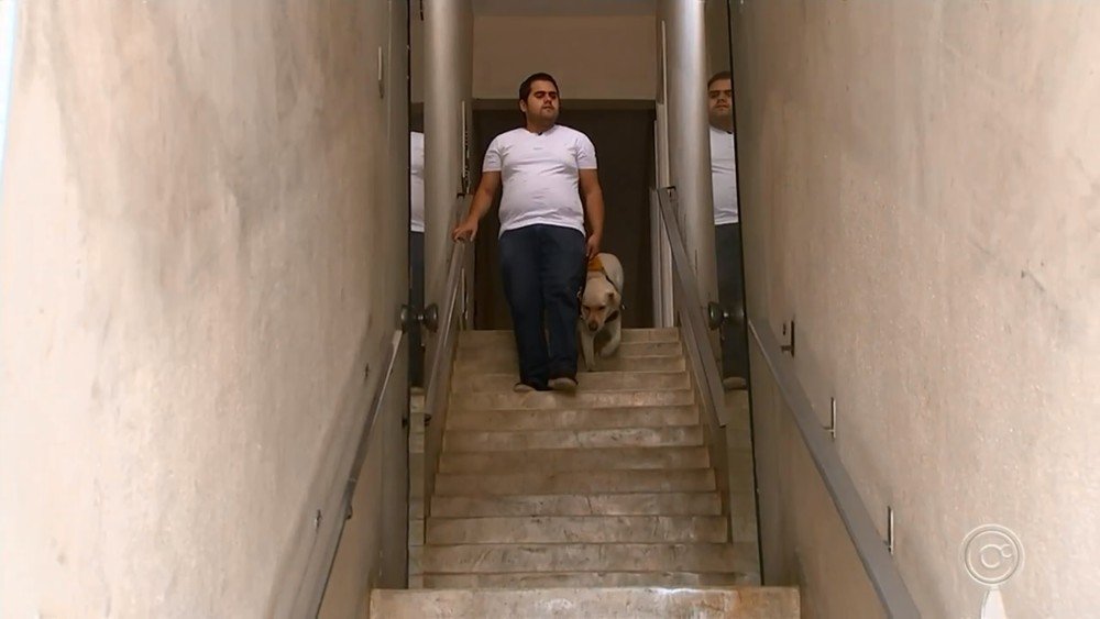 Estudante cego recebe indenização por danos morais