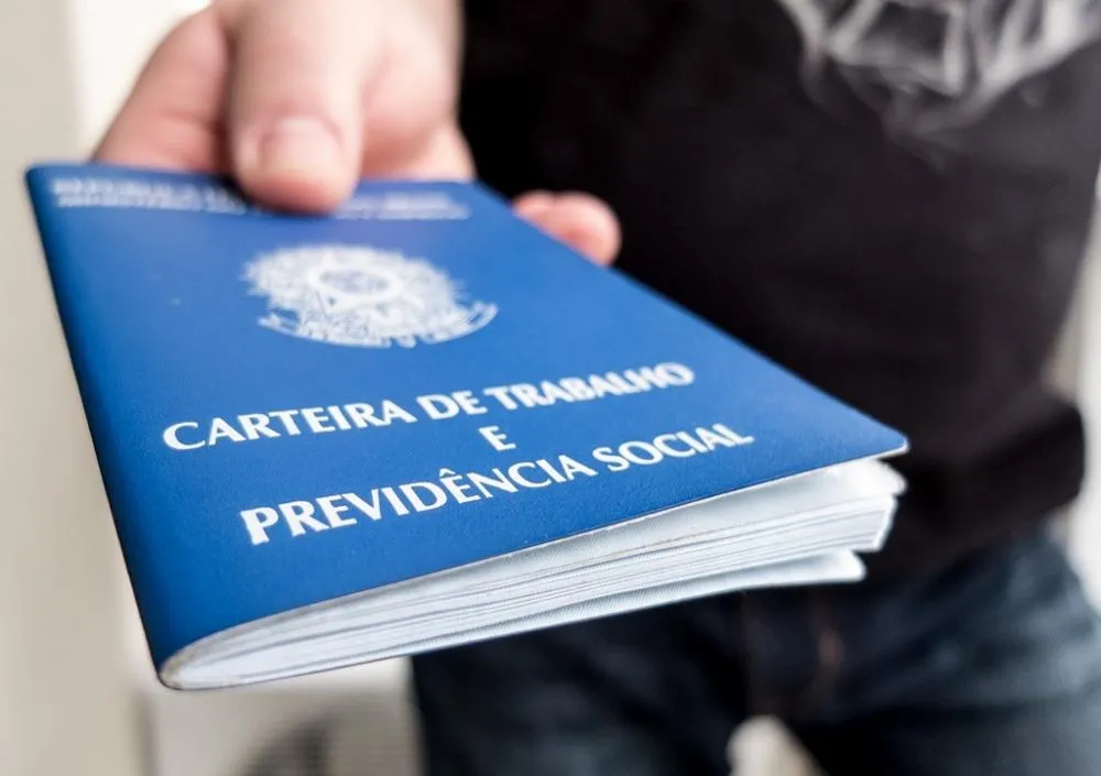 Emprego em Alagoinhas: Grupo Petrópolis anuncia contratações para motorista e ajudante de transporte PCD