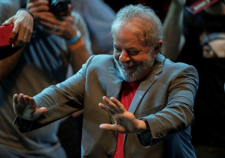 Lula é solto após um ano e sete meses preso em Curitiba