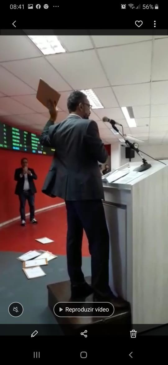 Do que falava Ozeas Menezes na última sessão da Câmara?