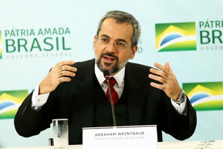 Divulgação da prova em redes sociais não causou dano ao Enem, diz ministro