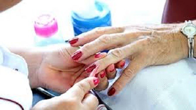 TRT5-BA reconhece vínculo de emprego entre manicure e salão