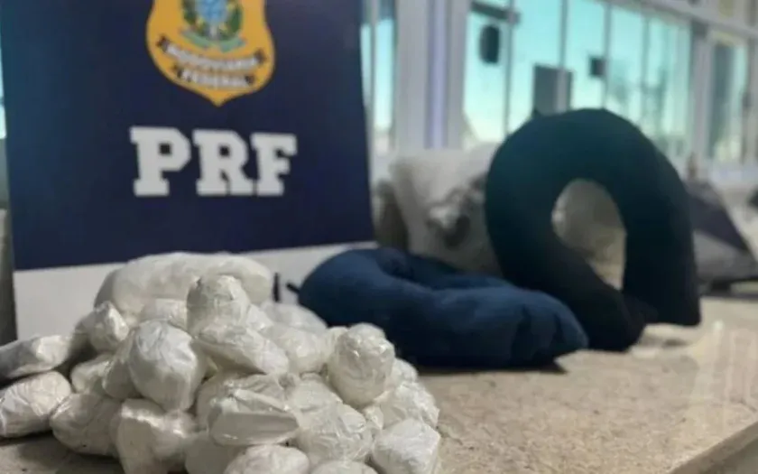 PRF apreende 4,5 kg de cocaína escondidos em travesseiros na Bahia