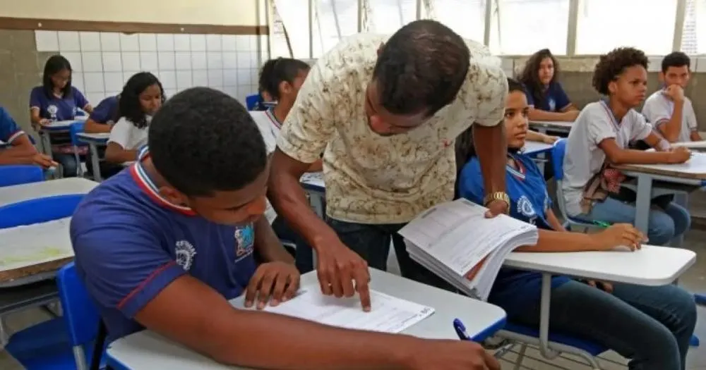 AL-BA recebe projeto que autoriza abono extraordinário a professores da rede estadual
