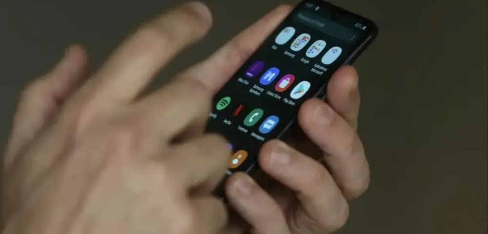 Veto a celular leva 80% dos alunos a prestar mais atenção nas aulas