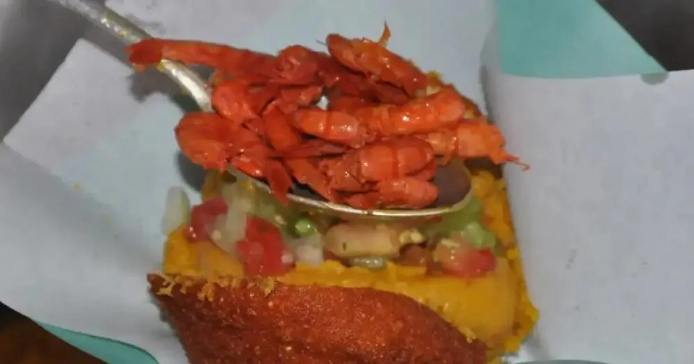 Jovem de 19 anos morre após passar mal ao consumir acarajé no interior da Bahia