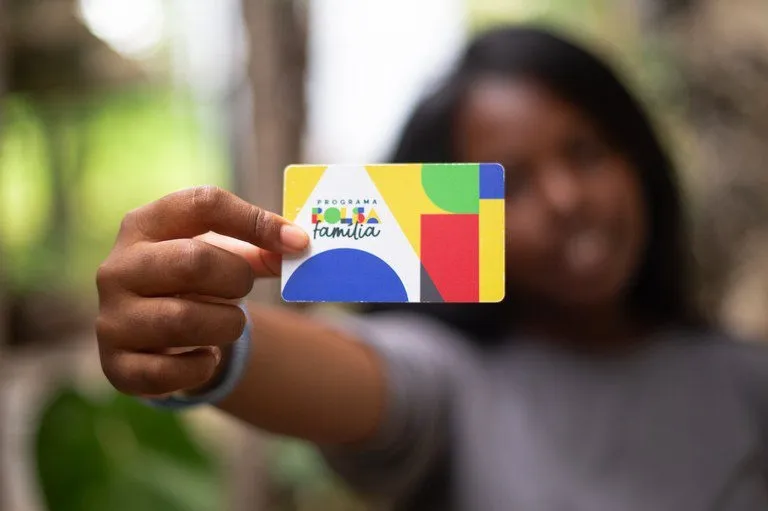 É falso que o Bolsa Família tenha 13º salário, afirma Ministério do Desenvolvimento Social
