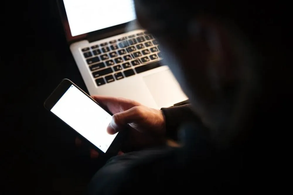 Golpes financeiros com uso de inteligência artificial crescem nas redes sociais e preocupam especialistas