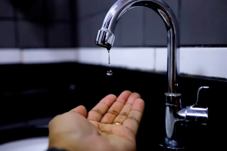 Bairro do Barreiro está sem água desde ontem, denunciam moradores