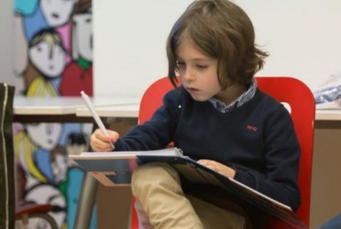 Gênio! Menino de 9 anos vai se formar na faculdade e já planeja doutorado