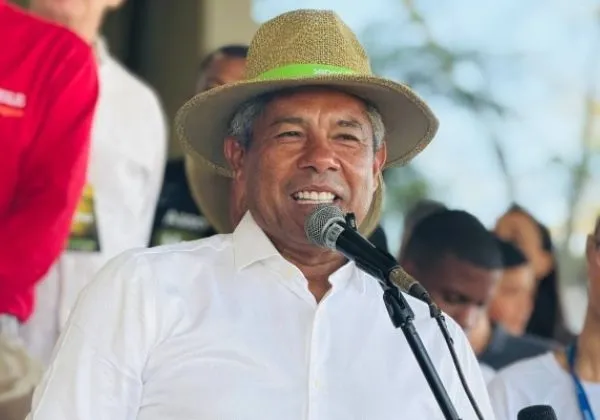 Nova rodoviária só será entregue em 2026; trens do VLT chegarão antes do previsto, diz Jerônimo