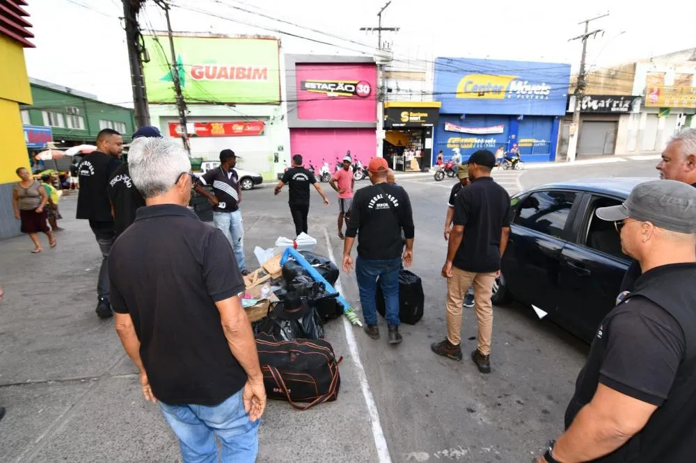 Alagoinhas - Operação no centro da cidade reordena o comércio informal e organiza o trânsito