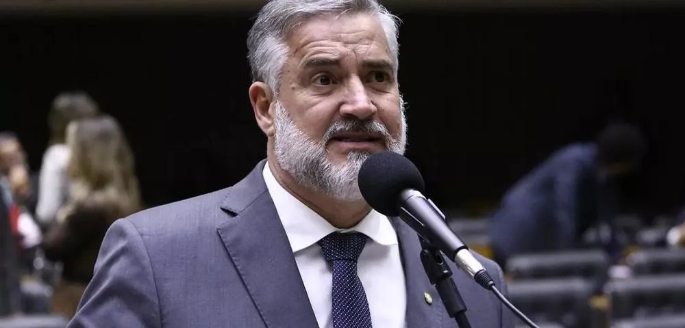 “Dia triste para o Brasil e para a democracia”, diz Paulo Pimenta