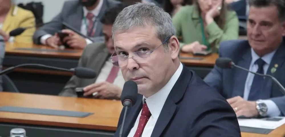 PT recorrerá ao STF para reverter decisão que manteve mandato de Carla Zambelli