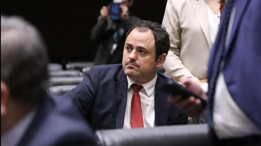 Glauber Braga tem mandato suspenso; plenário rejeita cassação sugerida pelo Conselho de Ética