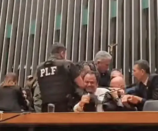 “Glauber caiu atirando e Motta golpeou a democracia brasileira”, diz Marina Amaral