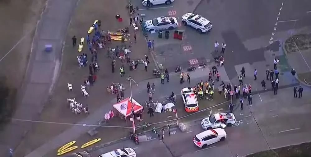 Atiradores matam 11 pessoas em evento judaico da Austrália; um suspeito é morto e outro, detido