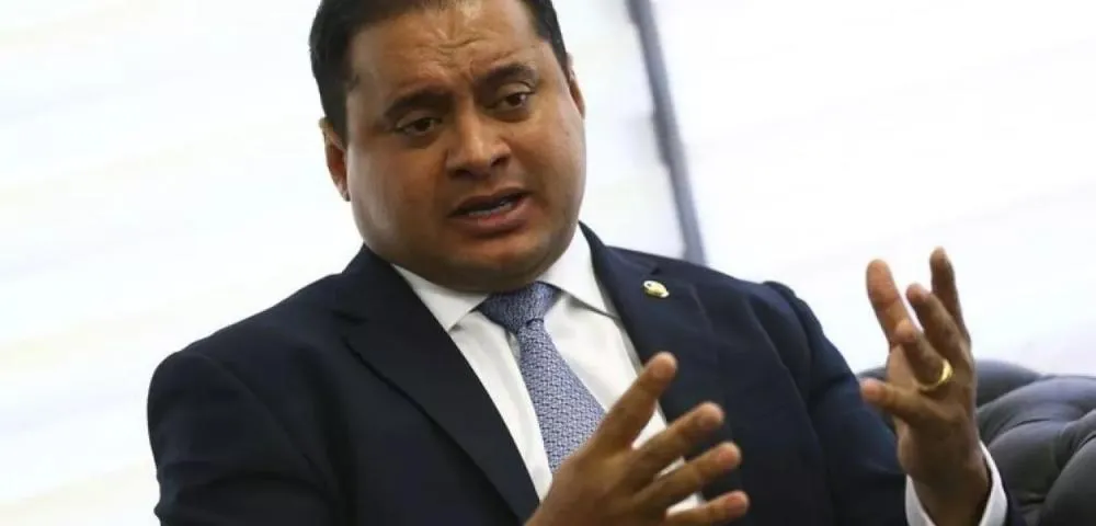 PF mira senador Weverton Rocha em nova fase de operação contra fraudes no INSS