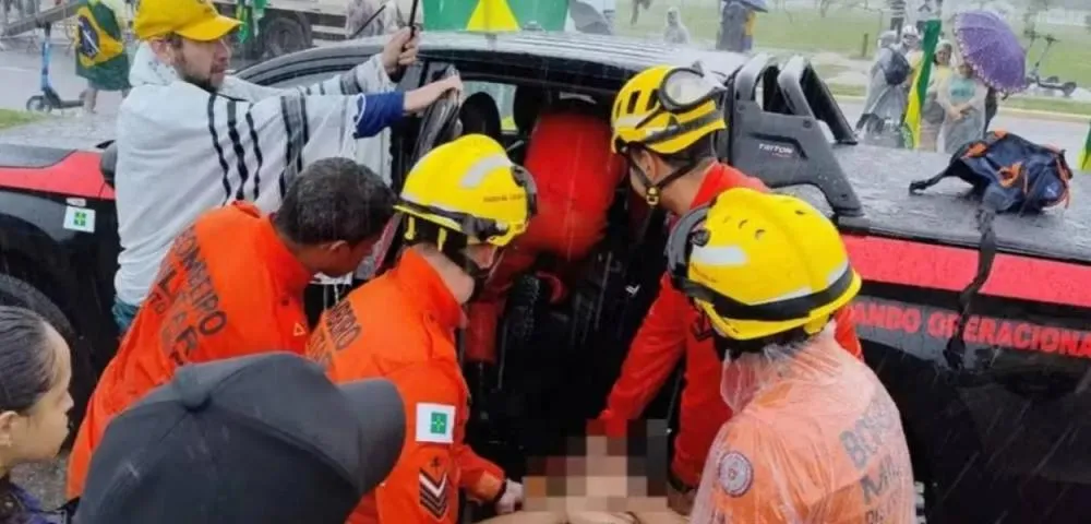Jovem atingido por raio em ato de Nikolas Ferreira sofre hemorragia nos ouvidos e queimaduras graves