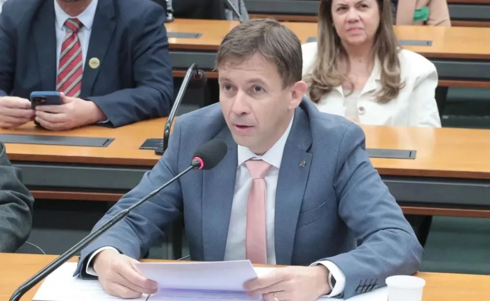 Deputado Eduardo Velloso (União Brasil-AC) é alvo da PF em operação sobre desvio de R$ 912 mil em emendas Pix