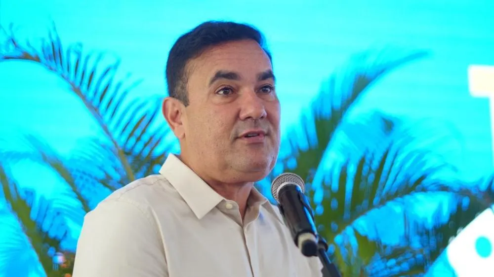 Prefeito Gustavo Carmo cria Bolsa EJA com auxílio mensal de R$ 100 para estudantes em Alagoinhas