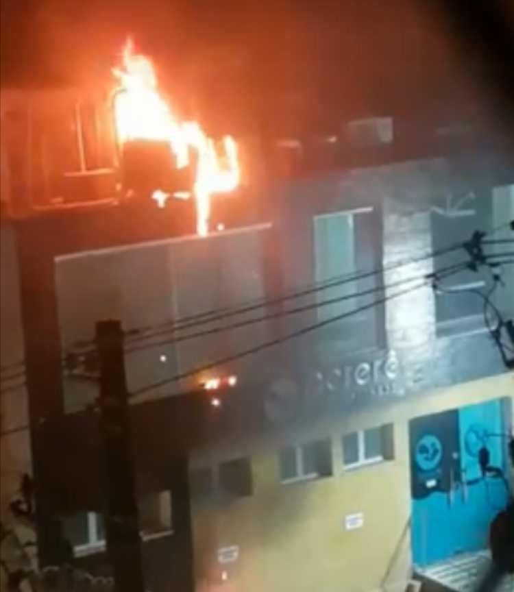 Incêndio atinge academia no bairro da Graça