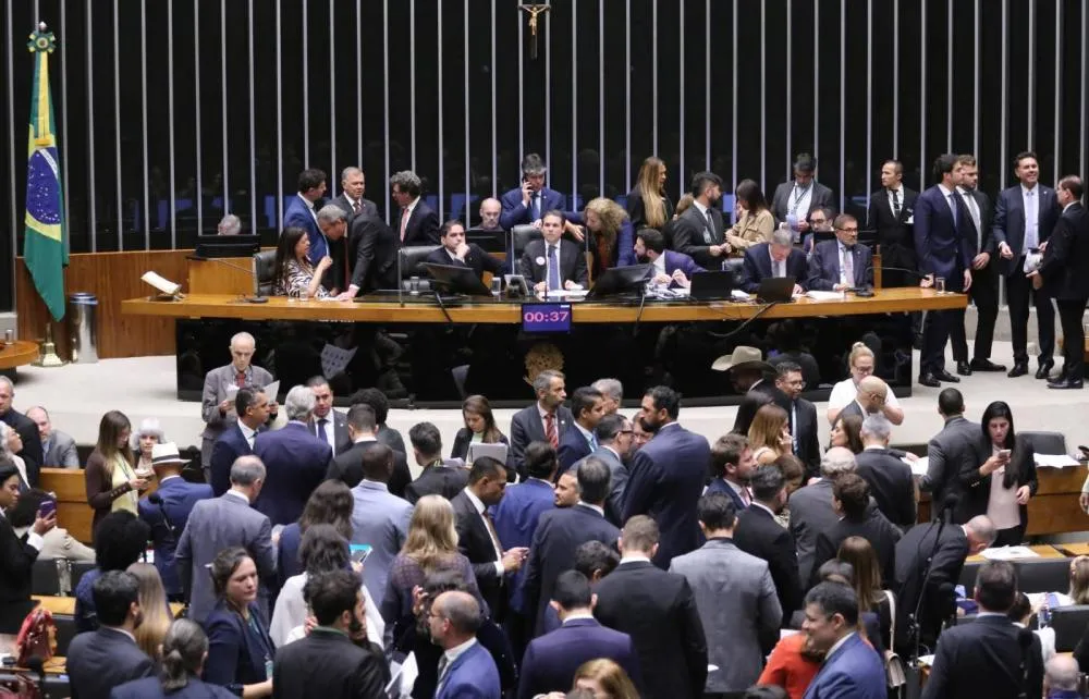 Pequenos empresários pressionam Congresso por reajuste do Simples Nacional